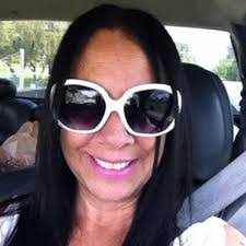 Shari Coombs's Instagram, Twitter & Facebook