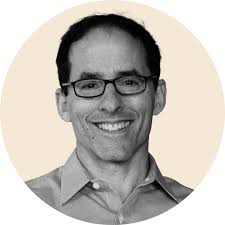 Millennial Woman Due To Have First Baby—Then Her Dad's Texts Start Arriving 