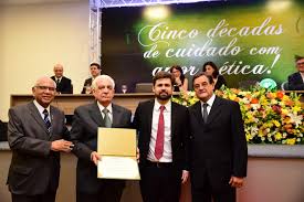 Atua no estudo de doenças infecciosas e parasitárias, na realização de exames anatomopatológicos, além dos cursos de. Pesquisador Emerito Da Fiocruz Bahia Recebe Homenagem Do Cremeb Ba Instituto Goncalo Moniz