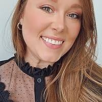 Cora Kent's Instagram, Twitter & Facebook