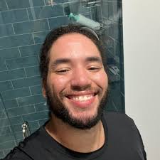 Is there a lore reason why Melina fights just like the black knife  assassins?