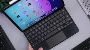 Ich habe mein macbook weggegeben, nutze auch keinen rechner mehr und mache alles mit meinem ipad. Leaker Apples Magic Keyboard Der 2 Generation Ist Fur Marz 2021 Fur Das Ipad Pro Und Air Geplant Notebookcheck Com News