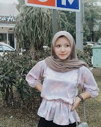 Cewek Itu Selalu Lupa Dimana Ikat Rambut Nya Tapi Dia Ingat Apa Yang Kamu Katakan 11 Bulan Yang Lalu Pukul 20 00 Fashion Hijab
