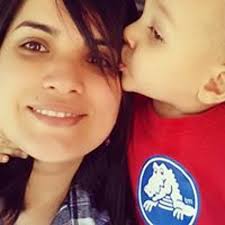 Stream Sara Rodas music