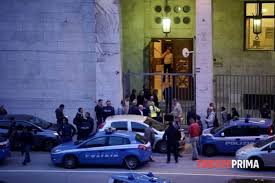La sparatoria di oggi sembra legata a un episodio avvenuto a metà luglio, sempre in piazza sansovino, tra due bande di operai kosovari, in cui . Sparatoria Oggi A Trieste Morti Due Poliziotti