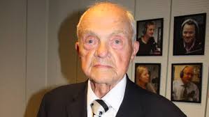 John (99) år høgaste utmerkelse