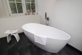 Badewannenmatte rutschfest duschmatte badewanne badewanneneinlage für kinder baby antirutschmatte bad kieselsteine badematte. Freistehende Mineralguss Badewanne Inkl Ablaufventil Flachsiphon Modena Piccolo Nur 999 Euro Baedermax Badewanne Badewanne Badewanne Kaufen Baden