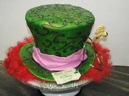 Alice De L Autre Cote Du Miroir Ma Selection De 15 Gateaux La Folie Des Fetes L Alice Au Pays Des Merveilles Gateau Pays Des Merveilles Gateaux Disney