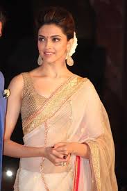 Piku the simple straight hair deepika flaunted in piku worked well for her and her onscreen role. Deepika Padukone Hairstyles With Sarees Style Inspiration