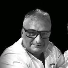 Para mi amigo 赵峻峥 Hay cosas en la vida que llenan de orgullo y por las que  vale la pena seguir luchando. Una de ellas es la emoción y las bonitas  sensaciones