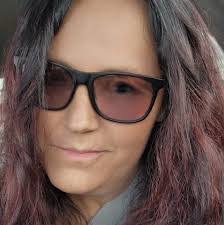 Genevieve Rush's Instagram, Twitter & Facebook