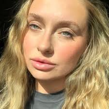 Ash Meredith (@ashmeredith_)