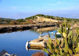 Cabanes De Pecheurs Sur L Etang De L Ayrolle A Gruissan Par Au Fil De Mes Balades Aude Languedoc Occitanie Sud France Gruissan Cabane De Pecheur France
