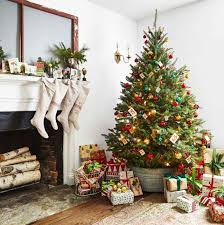 Driftwood star hung on front porch with skis, poles and craftsman sconce. 33 Rustic Christmas Trees Ideas For Country Decorations On Christmas Trees