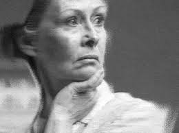 Natten. Kaos. Stillheten.