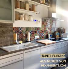 Bunte Fliesen Fur Die Kuche Mexikanische Fliesen Mit Muster Handbemalt Mexikanische Fliesen Kuche Kuchendesign Minimalistische Kuche