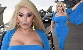 Jessica Alves shows off her voluptuous curves in skintight blue dress 