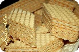 Wichtig ist, dass der teig über nacht ausquillt, damit er die richtige konsistenz erhält. Diese Waffeln Habe Ich Als Kind Immer Zusammen Mit Meinem Papa Zubereitet Ich Hab Dies Noch Gu Rumanische Rezepte Kuchen Russische Torten Rezepte Waffelkuchen