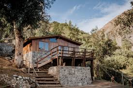 Podrá relajarse y disfrutar de una sabrosa comida en el restaurante. Cabana Rustica Para Familias En El Cajon Del Maipo Chile