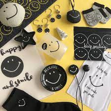 不動の人気者 キャンドゥ新商品 スマイリーグッズ をチェック フェルトのオーナメント フェルト手芸 キャンドゥ