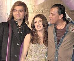 Настоящее имя — гоуранга чакраборти (gouranga chakraborty). Mithun Chakraborty With His Son Mimoh Chakraborty And Actress Hansika Mithun Chakraborty Bollywood Photos