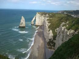 Entourée des impressionnantes falaises d'amont et d'aval, la plage d'etretat fait incontestablement partie des plus belles plages de normandie. Etretat Normandie Region France Free Photo On Pixabay