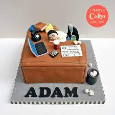 All our cakes are made to order, we can alter sizes, colours and details to suit your requirements. Creative Cakes By Fatema Dathi Accountant S Birthday Cake Behind Every Good Business Is A Great Man City Supporting Accountant Cakesbyfatemadathi Accountant Birthday Cake Accountantcake Officecake Calculator Laptop Phone