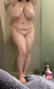 Busty Ari - Porn Videos & Photos - EroMe