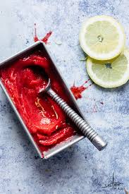 Rezept 5 Minuten Erdbeer Sorbet Ohne Eismaschine Sistermag Rezept In 2020 Erdbeer Sorbet Sorbet Eismaschine