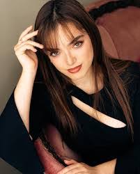 Elena Viera's Instagram, Twitter & Facebook