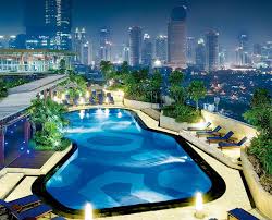 Hotel di jakarta dengan fasilitas kolam renang rooftop lainnya adalah holiday inn jakarta kemayoran. Keren 30 Hotel Pemandangan Indah Di Indonesia Pemandangan Top Banget