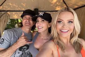 Don't you love a fun surprise? I was so happy to run into my beautiful  friend Jaclyn Stapp today and her husband Scott Stapp. Seeing them  definitely brightened my Wednesday. See you