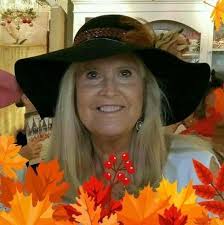 Is coffee available in the lobby at Roosevelt Lodge and Old Faithful Inn in  Yellowstone National Park?