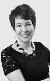 Lori Pettigrew's Instagram, Twitter & Facebook