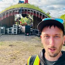 Been in the studio for the with Fish 56 Octagon. This guy has been a huge  supporter of mine and he is an absolute gent. Yesterday was the first time  actually meeting