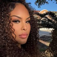 ESPN300 No. 3 overall prospect 5-star WR Dakorien Moore has committed to  the University of Oregon. Moore was originally committed to LSU but  decommitted earlier this year.