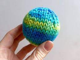 Get creative and use this simple ball pattern in endless ways! Simple Ball Christmas Knitting Knit Christmas Ornaments Small Knitting Projects
