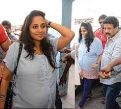Ajith S Pregnant Wife Shalini At Theatre Manatelugumovies Net