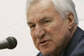 Dean Smith obituary; North Carolina basketball coach Dean Smith dies