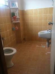Warna cat pintu bilik tidur desainrumahid com warna cat pintu bilik tidur pintu guest room dan bilik air diruang makan saya tukar jika anda memiliki rumah dengan aksen bata merah harus tahu. Ezyhome Kb Hanya Guna Cat Sahaja Tandas Lama Terus Jadi Baru