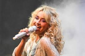 Lollapalooza anuncia horários com shows de Chappell Roan e Sabrina Carpenter; veja