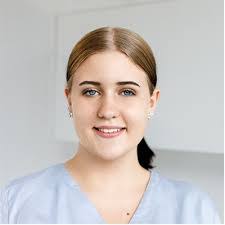 Anne Kaeding's Instagram, Twitter & Facebook