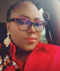 Retirement cake for a sweet momma 🥰🥰 #olammycakes_n_more #olammycakes  #retirementcake #roundcake #cakeforwomen #cake #retirementcake #akurebaker  #akurecakevendor #gold #goldcake #cakeforwomen #bookcakes #adobaker  #ondobaker #icesmember #caketutorials