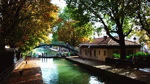 Canal saint martin vous propose une collection de sneakers premiums et tendances pour femme et homme ainsi qu'une ligne de sacs à mains graphiques et élégants dessinée à paris et fabriquée en espagne et au portugal. Kreuzfahrt Auf Dem Canal Saint Martin Vedettes Du Pont Neuf