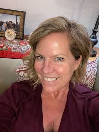 Christina Darragh's Instagram, Twitter & Facebook