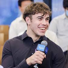 Last week, Yale alumni, parents, friends, and students gathered at the  @yalecenterbeijing for a reception with @yalegsas Dean Lynn Cooley. The  event featured a discussion