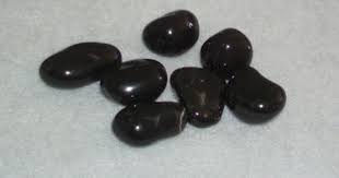 How To Tell The Difference Between Black Obsidian And Black Onyx Discover Life S Precious Gems Black Obsidian Black Crystals Onyx