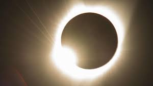 Eine sonnenfinsternis kann nur bei neumond eintreten, wenn der mond genau zwischen sonne und erde steht. Vorhersage Zur Partiellen Sonnenfinsternis Wo Spielt Das Wetter Mit Wetter De