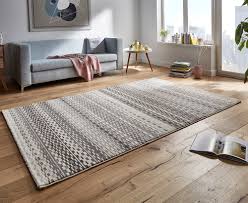 Ein teppich im orientalischen stil ist zwischen minimalistischen möbeln in zurückhaltenden farben ein stylisher eyecatcher. Teppiche Teppichboden Design Velours Kurzflor Teppich Shiver Grau Taupe Modern Mobel Wohnen