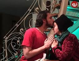عکس/ بوسه پسر بر پیشانی کتایون ریاحی